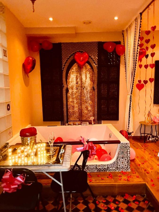 Jacuzzi Love Room Paris Extérieur photo